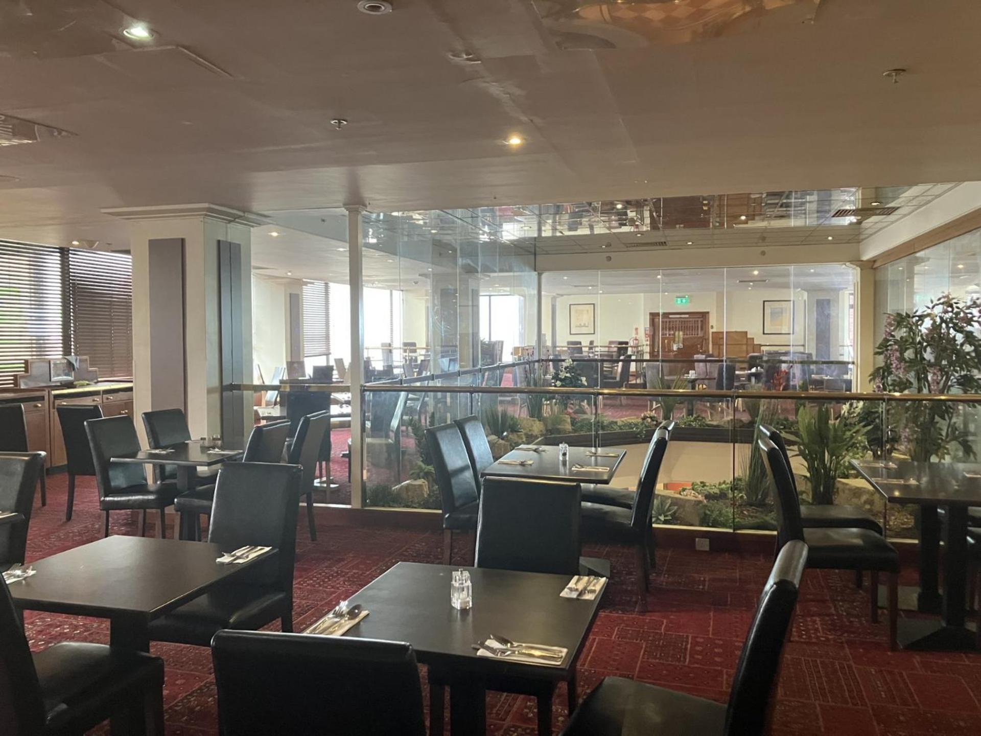 Grand Hotel Μπλάκπουλ Εξωτερικό φωτογραφία The restaurant at the hotel